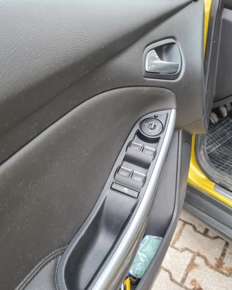 Ford Focus cena 24500 przebieg: 250000, rok produkcji 2011 z Łódź małe 379